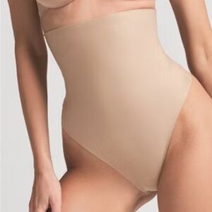 NWT SKIMS Body Zoned High-Waisted Thong Sz Small Color Clay